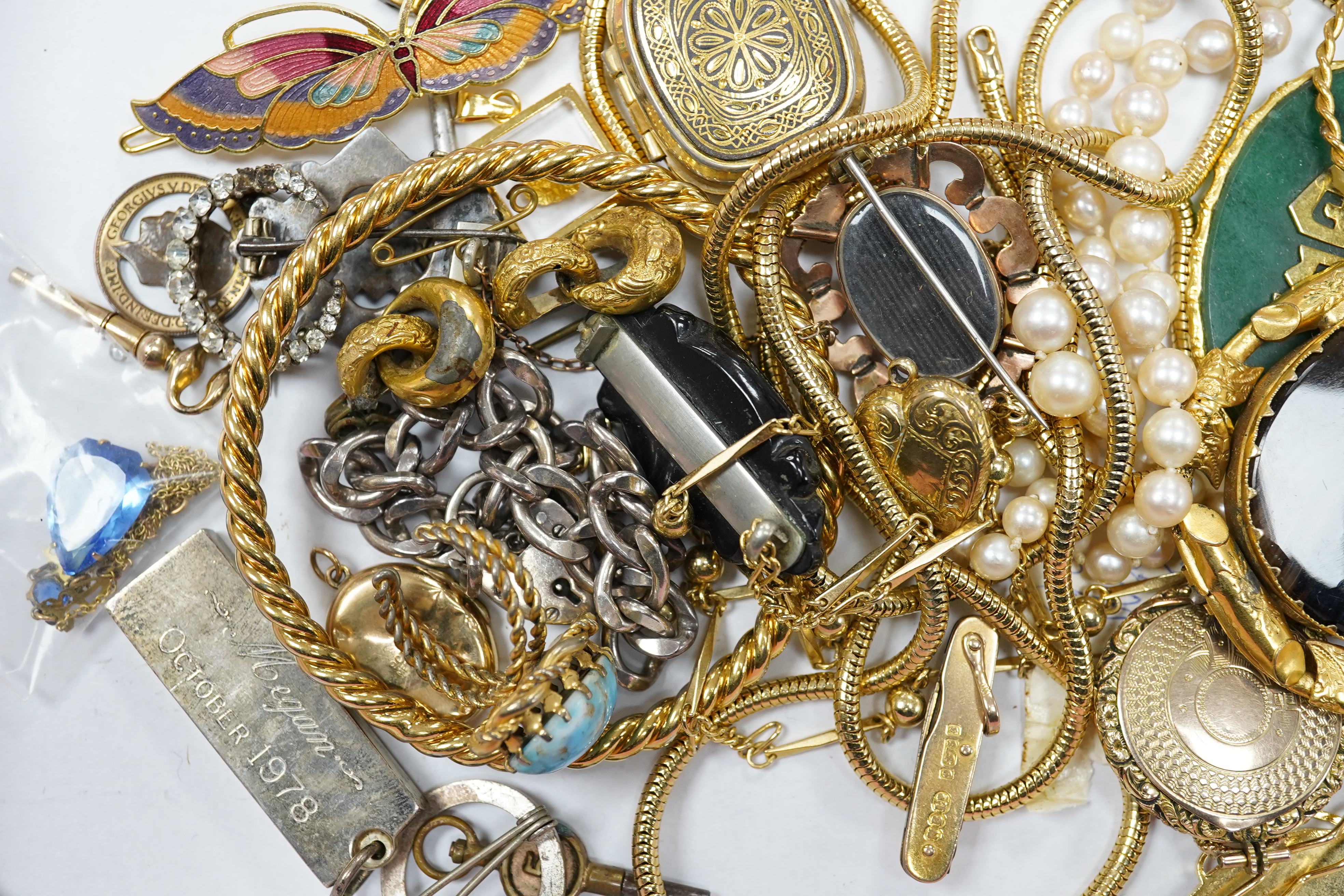 A quantity of assorted jewellery, including costume, a small 9ct gold mounted pocket knife and 9ct back and front lockets. Condition - poor to fair